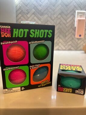 Teenie NeeDoh Hot Shots Squish Toy Set + Nee Cool Doh Cats Teal Figure
